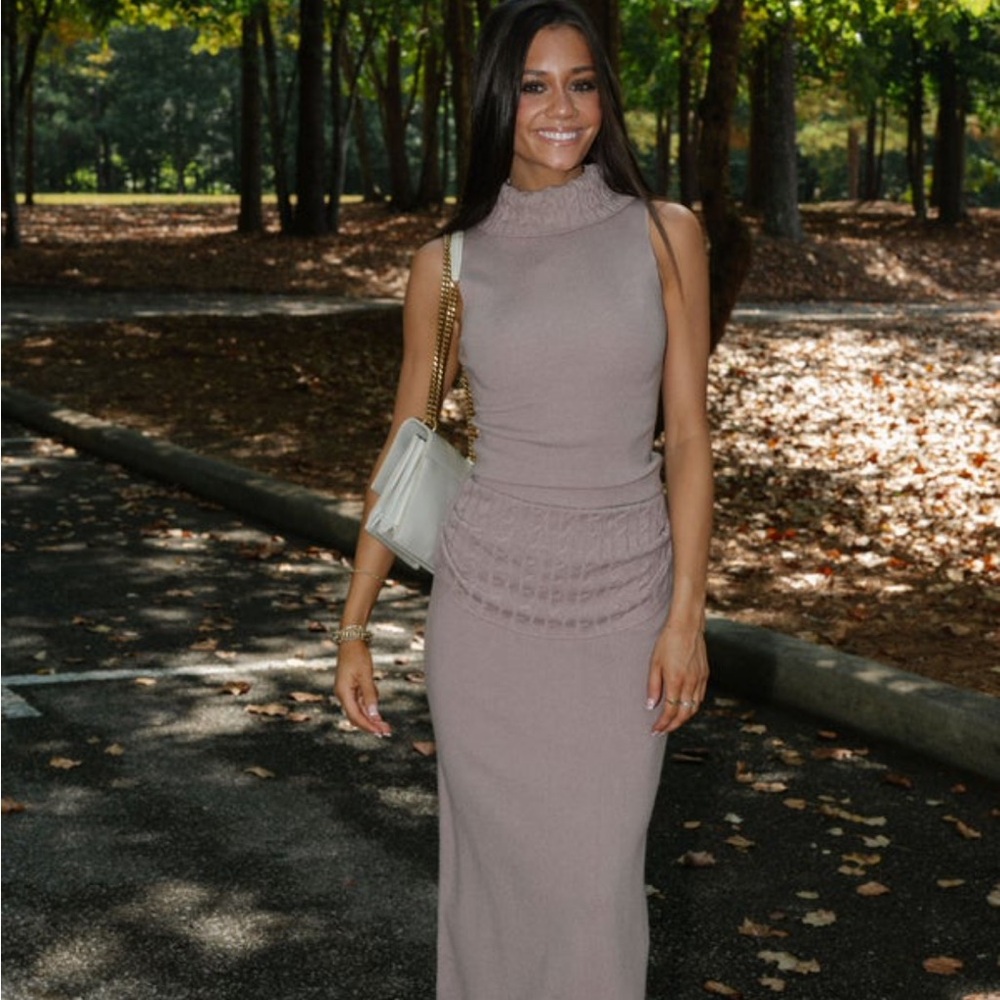 Chic Sleeveless Knit Skirt Set in Taupe